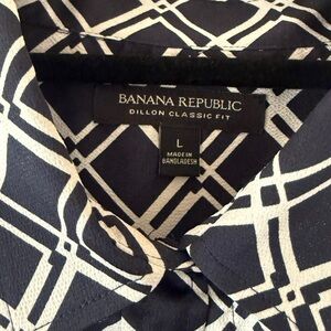 Banana Republic Women’s Geometric Black and White Blouse